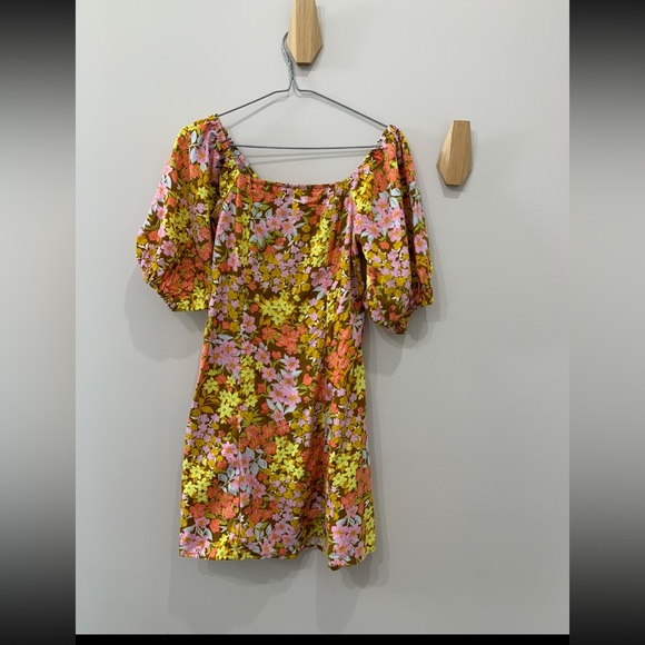 Billabong - Picture 1 of 4